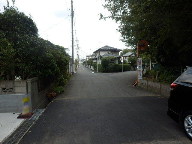 Local photos, including front road. 1 Building ・ Building 2