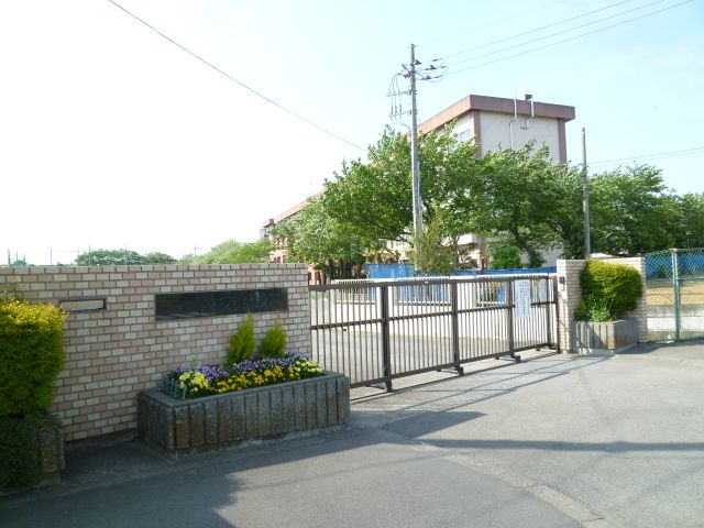 Junior high school. Municipal Narahara until junior high school (junior high school) 1800m