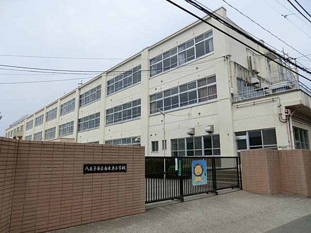 Primary school. Municipal Yoshiki 1820m to East Elementary School