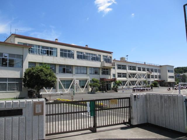 Primary school. 540m up to municipal Yui second elementary school (elementary school)