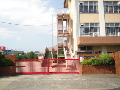 Primary school. 945m to Hachioji Municipal Kunugida elementary school (elementary school)