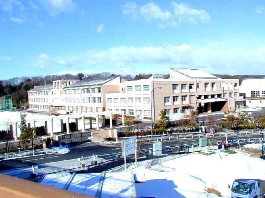 Junior high school. 414m to Hachioji Municipal Yarimizu junior high school