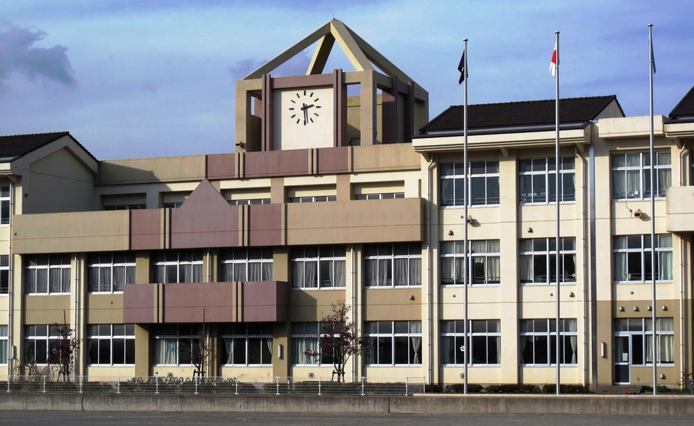 Primary school. 737m to Hachioji Municipal Yarimizu Elementary School