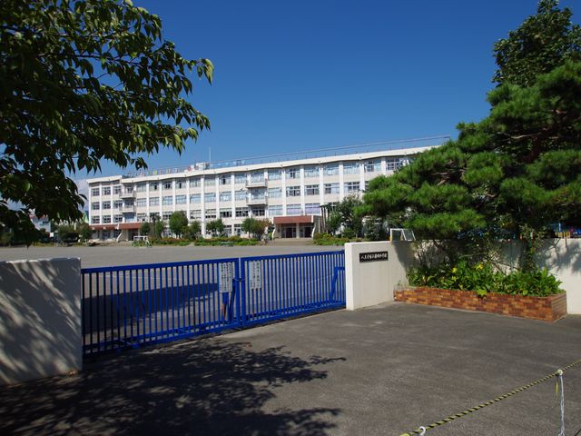 Primary school. 382m to Hachioji Municipal Yokokawa elementary school (elementary school)