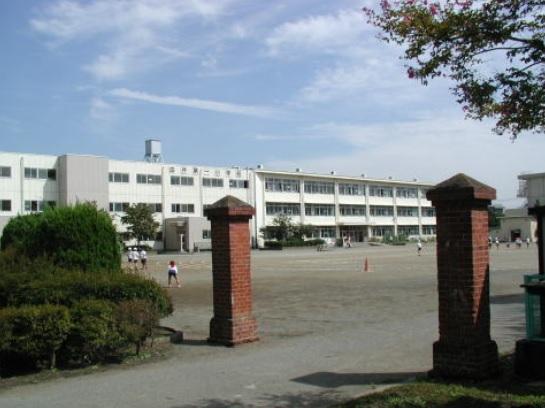 Primary school. Elementary school to 370m Yui first elementary school