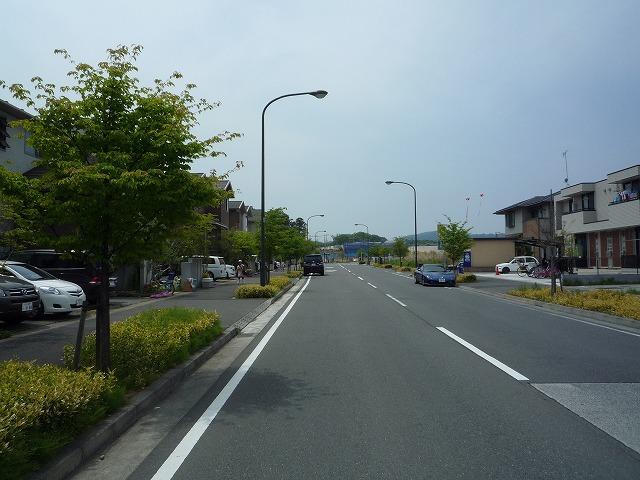 Local photos, including front road. Local (July 2013) Shooting Road there is no telephone pole