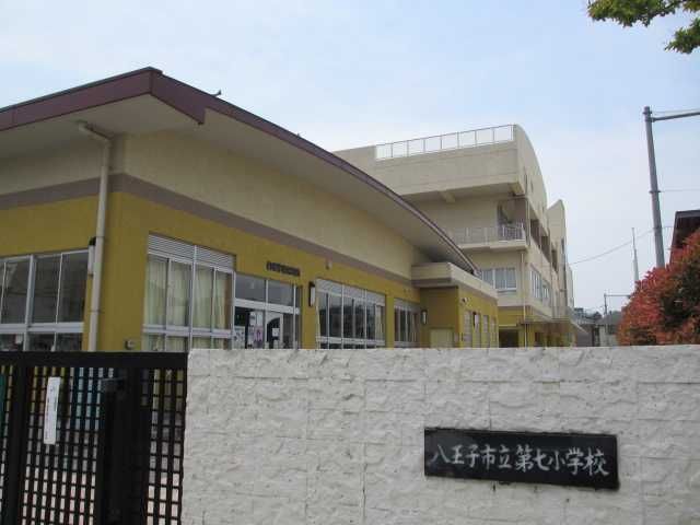 Primary school. Municipal seventh elementary school to (elementary school) 840m