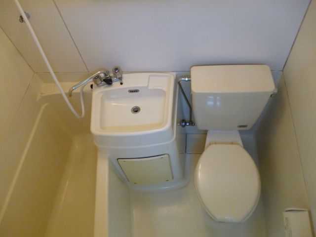 Bath. Simple hot water supply Formula 3-point unit bus is clean