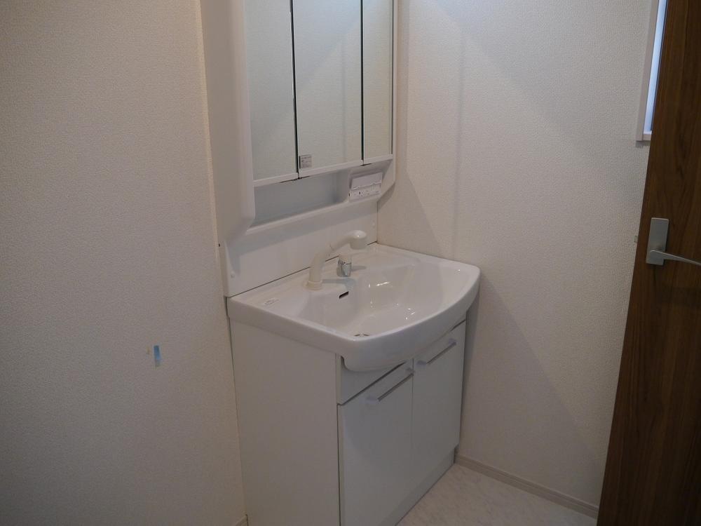 Wash basin, toilet