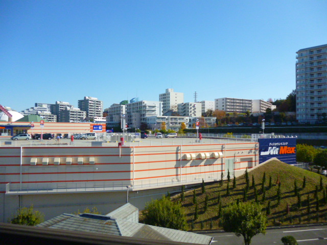 View. The view from the fifth floor of the room. The station is right there