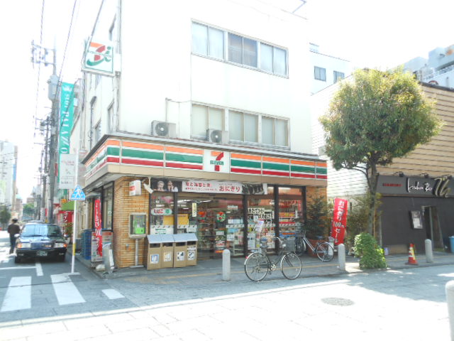 Convenience store. 220m to Seven-Eleven (convenience store)