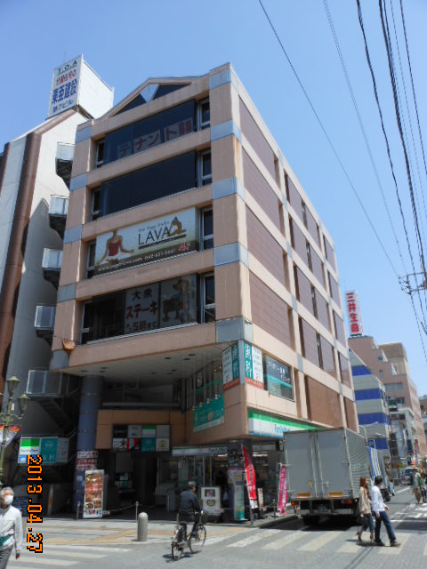 Convenience store. Family Mart (convenience store) to 200m