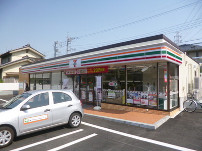 Convenience store. 316m to Seven-Eleven (convenience store)