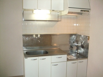 Kitchen. Two-burner gas stove installation Allowed! 