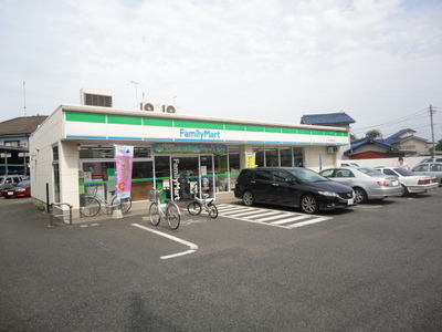 Convenience store. 700m to Family Mart (convenience store)