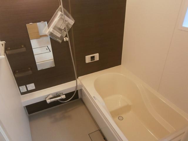 Bathroom. 1 Building Sitz bath can be a multi-step tub, Ventilation dryer with heating function