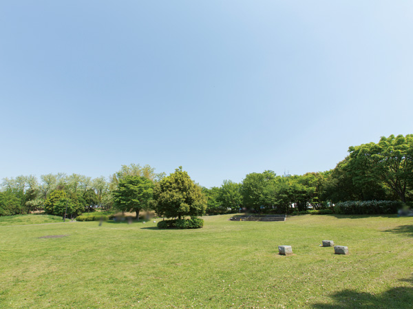 Surrounding environment. Horinouchi Bamba park (5-minute walk / About 380m)