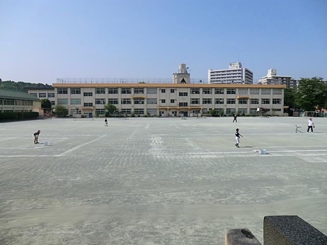 Primary school. 740m to Hachioji City Asakawa Elementary School