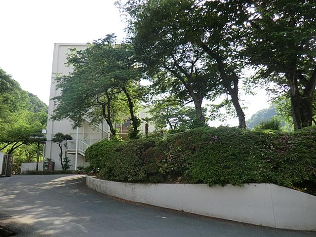 Junior high school. 900m to Hachioji City Asakawa junior high school