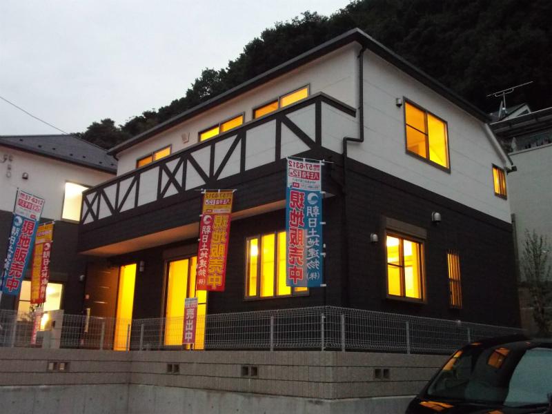 Local appearance photo. An 8-minute walk station, Commuting of room in the morning because the starting station of ・ It is also attractive can school is.