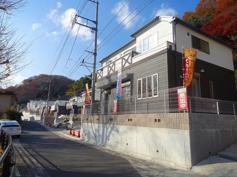 Sale already cityscape photo. Now also beautiful season newly built single-family autumn leaves of rich living environment.