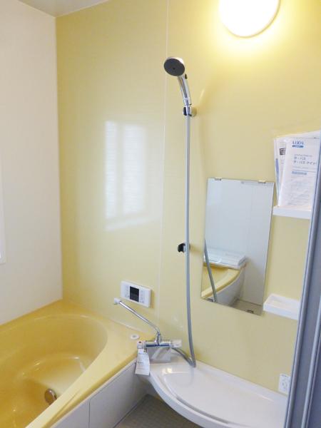 Bathroom. Bright bathroom of with window ・ Washroom