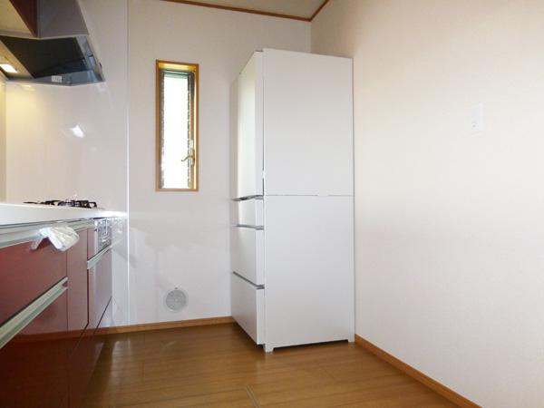 Kitchen. Refrigerator installation (reference image)