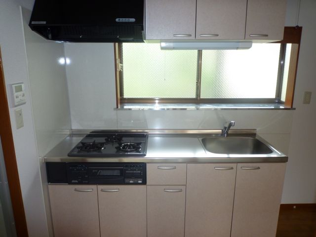 Kitchen. 3-neck is a gas stove with a kitchen.