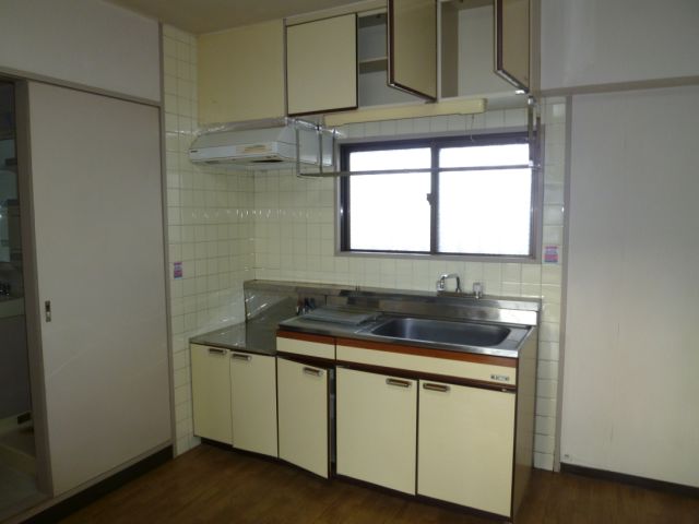 Kitchen. Gas stove can be installed ・ The kitchen was clean, accommodating a large number