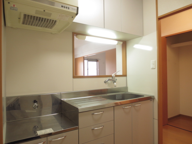 Kitchen. Two-burner gas stove can be installed