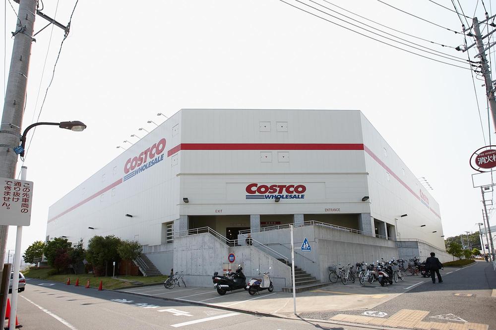 Home center. 2510m food and consumer electronics to Costco Tamasakai warehouse store ・ Goods are good products at such high quality is attractive-aligned at a reasonable price. 