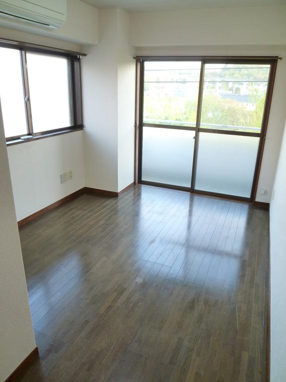 Living and room. ☆ Sunny ☆