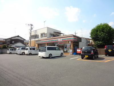 Convenience store. 957m to Seven-Eleven (convenience store)