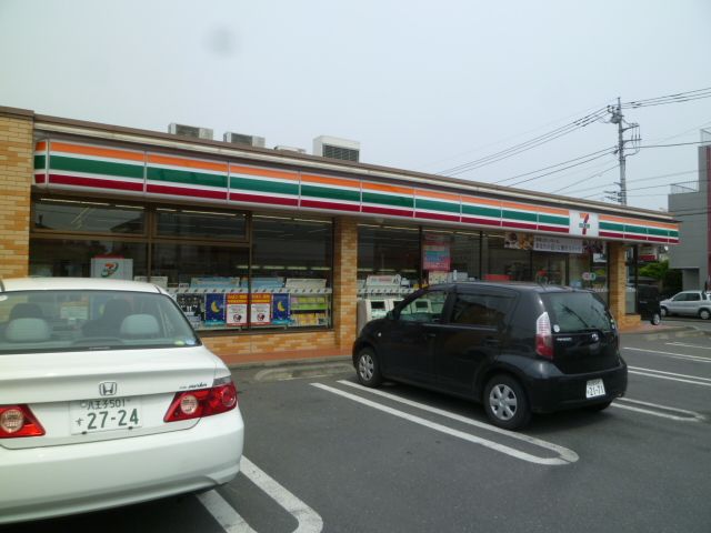 Convenience store. 390m to Seven-Eleven (convenience store)