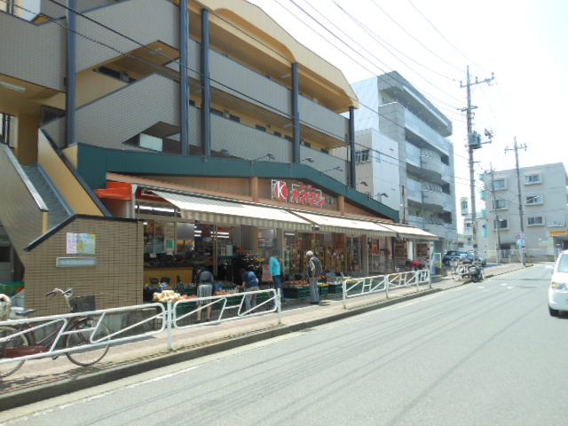 Supermarket. Kaneman Katakura store up to (super) 425m