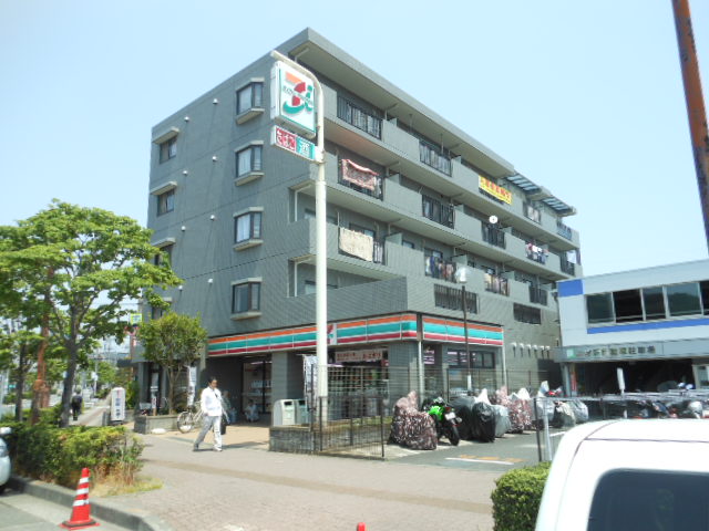 Convenience store. Seven-Eleven Hachioji Katakura Station North store up (convenience store) 384m