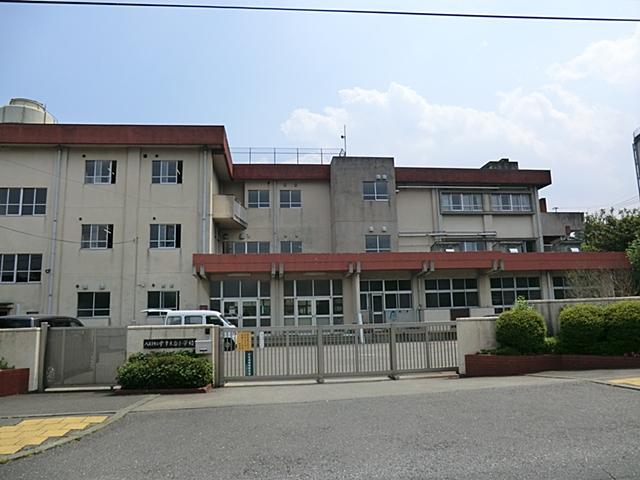 Primary school. 490m to Utsugi stand elementary school