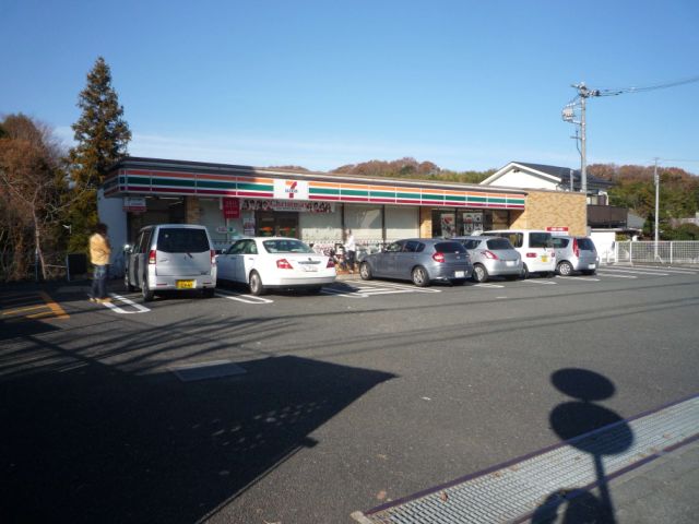 Convenience store. 910m to Seven-Eleven (convenience store)