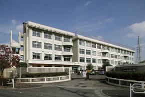 Primary school. Municipal Akibadai until elementary school 1270m