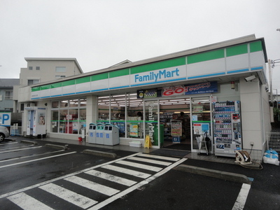 Convenience store. 550m to Family Mart (convenience store)