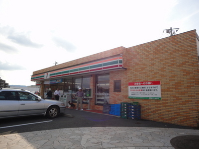 Convenience store. 633m to Seven-Eleven (convenience store)