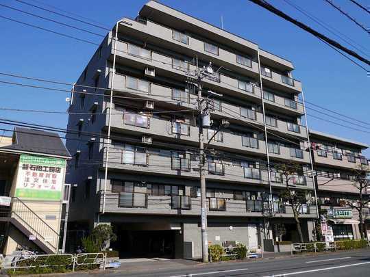 Local appearance photo. Is a three-sided lighting of the corner room in the renovated pet breeding Allowed apartment Hachioji Station 14 mins.