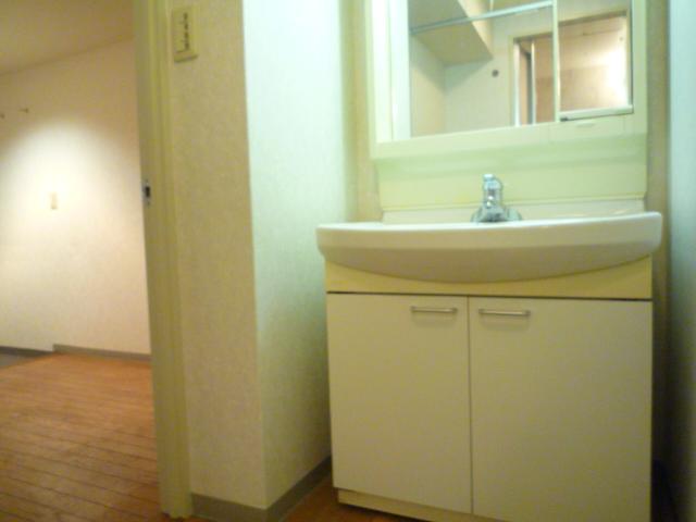 Washroom. Spacious water around. Washbasin single lever