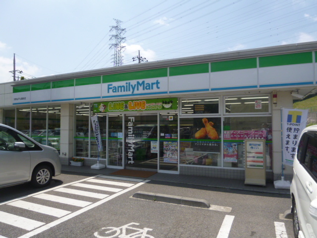 Convenience store. 450m to Family Mart (convenience store)