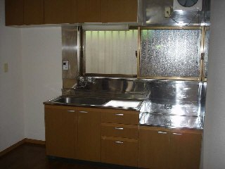 Kitchen. Two-necked gas stove installation Allowed