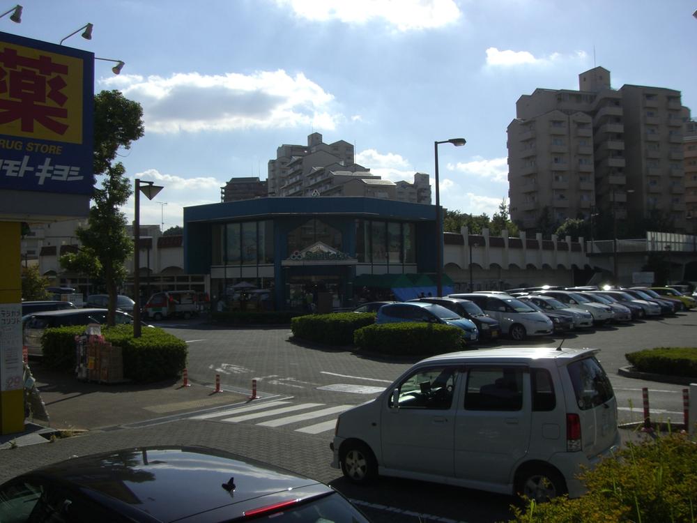 Supermarket. Santoku Plaza 2-minute walk