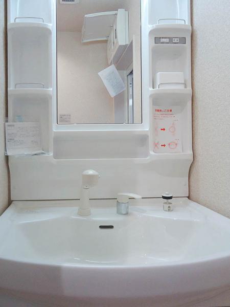 Wash basin, toilet