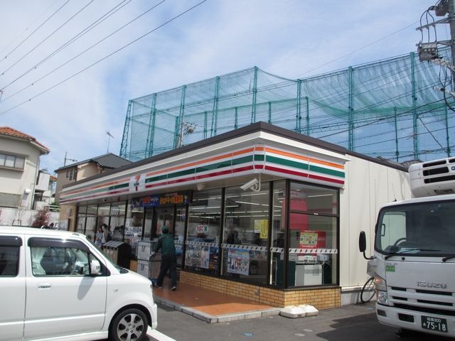 Convenience store. 140m to Seven-Eleven (convenience store)