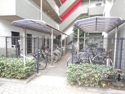 Other common areas. Bicycle-parking space!