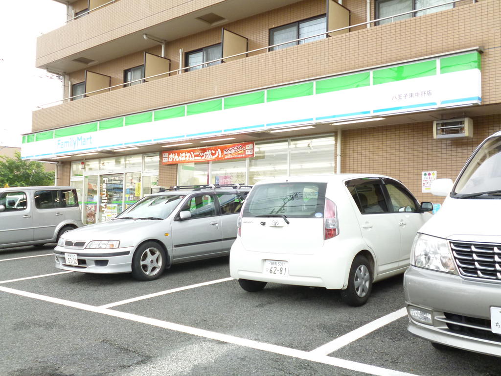 Convenience store. FamilyMart Hachioji Higashi-Nakano store up (convenience store) 759m